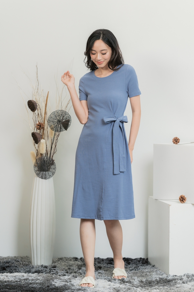 Alcie Side Ribbon Ribbed Midi Dress in 